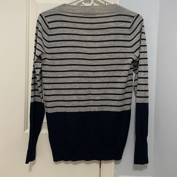 Club Monaco 100% wool Gray and Navy Striped V-neck Colorblock Sweater sz Small - Picture 6 of 9